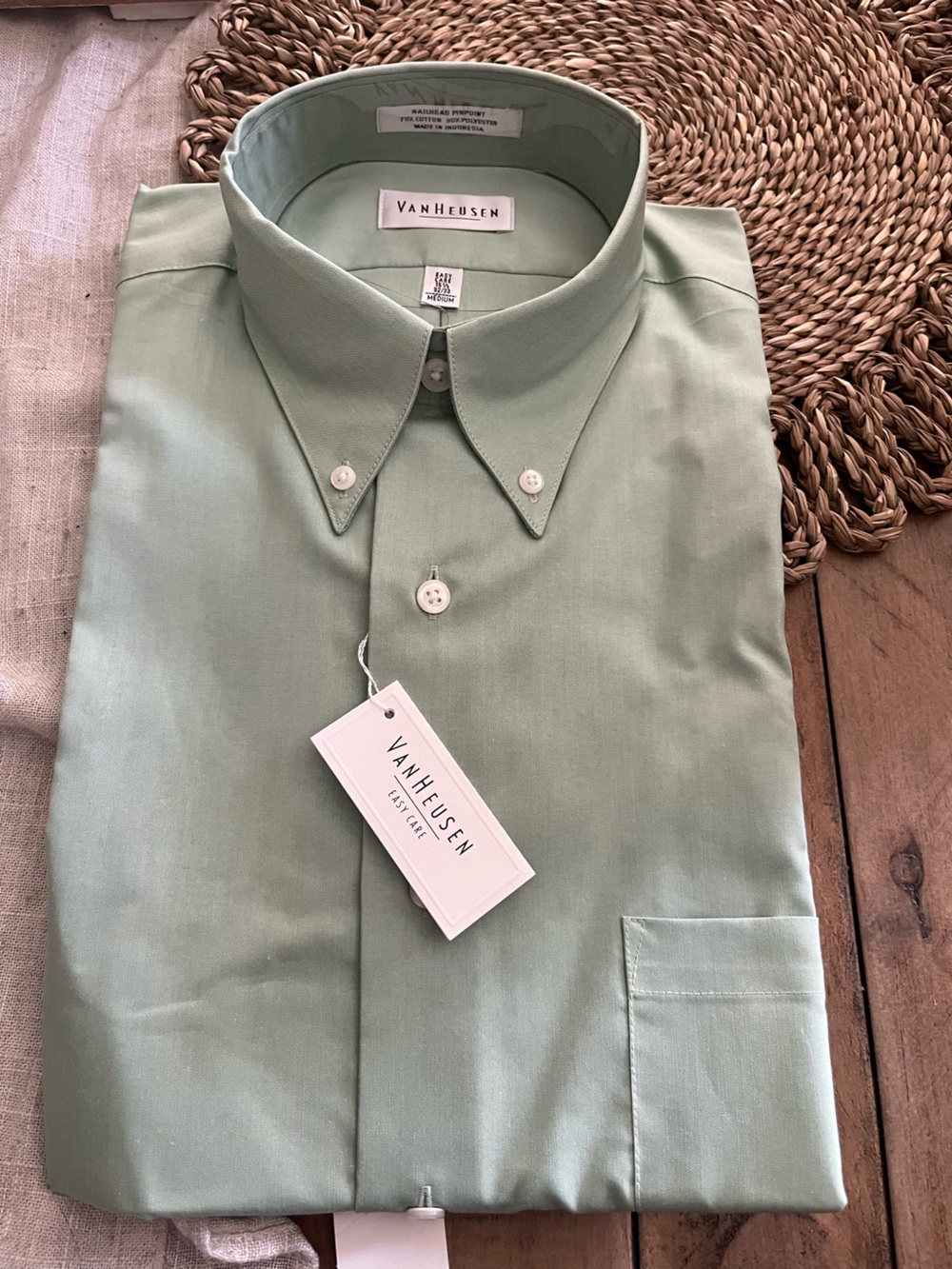 Van Heusen Light Green Button-Down Dress Shirt Med.